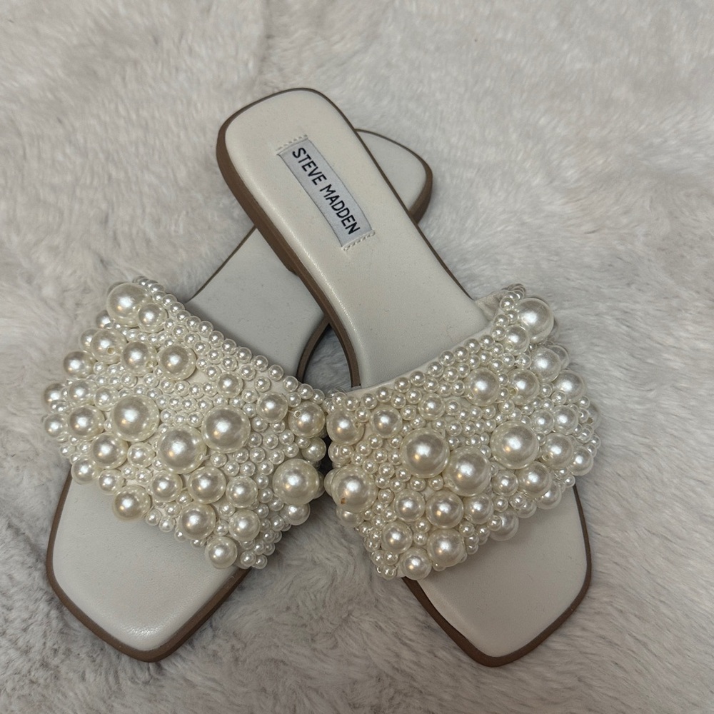 Steve Madden Pearl Embellished Cream Sandals